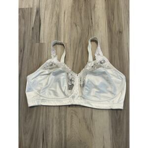 Women’s Size 44D Avenue Body White Lace No Underwire Bra